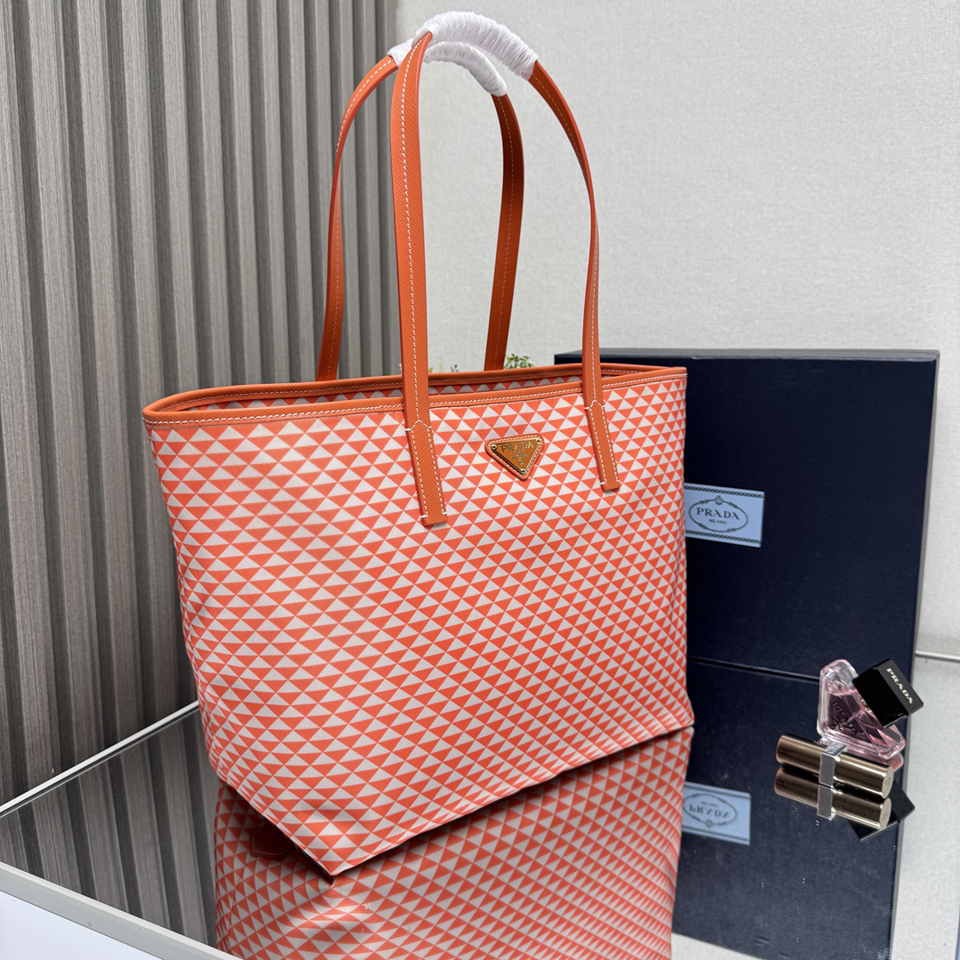 プラダ「Prada」Tessuto Triangulum トートバッグ 新作