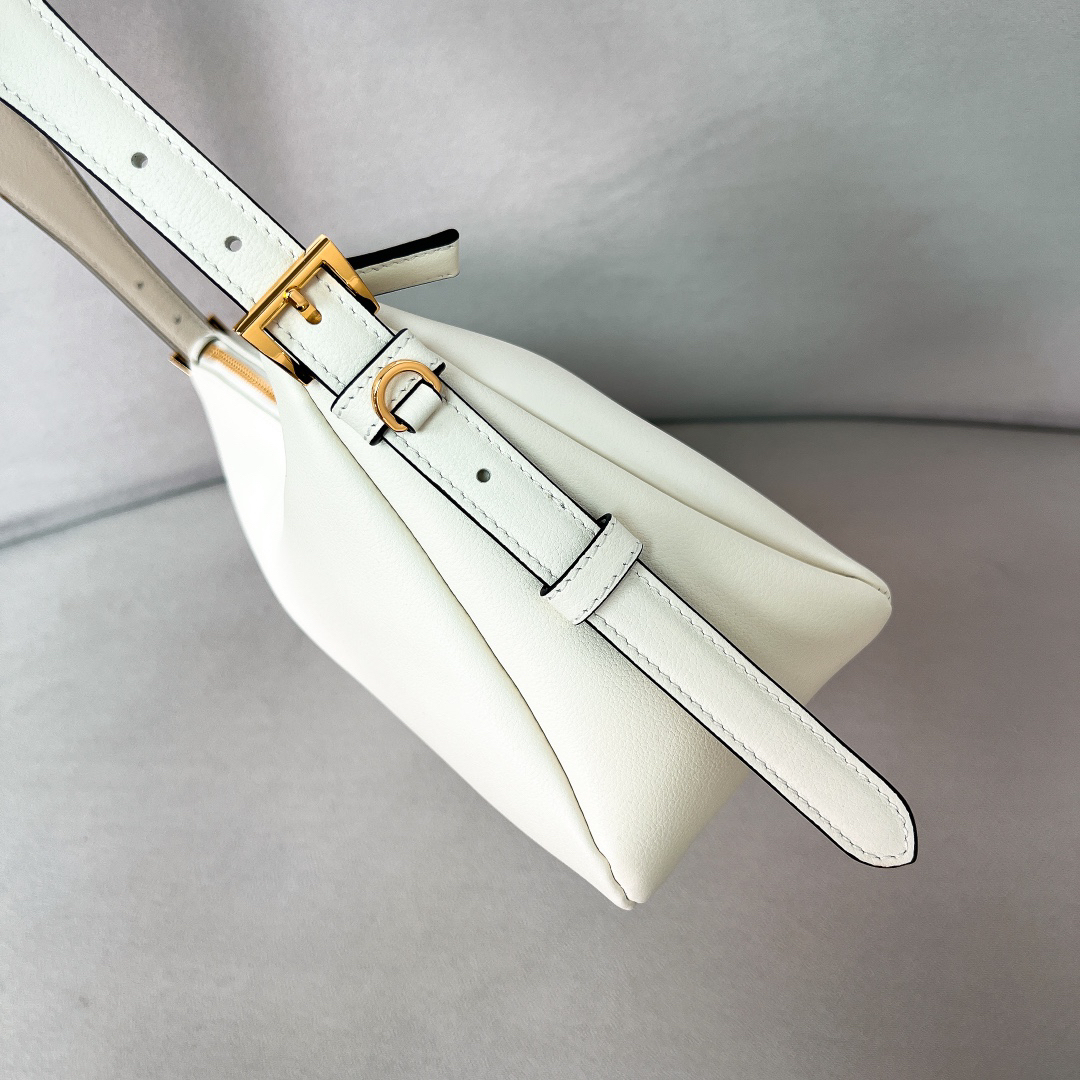 プラダ「Prada」Aimee ホボ アンダーアームバッグ 新作