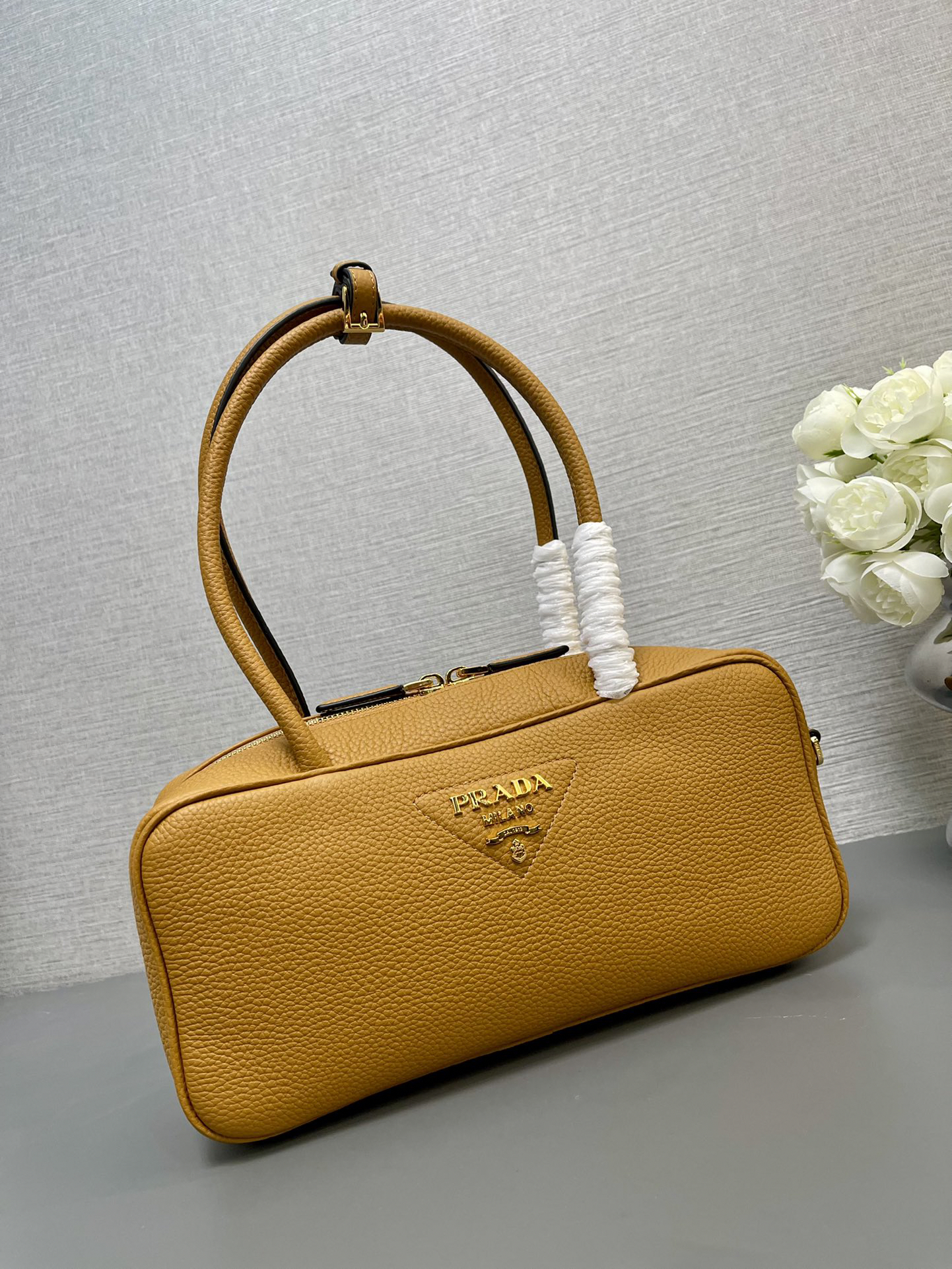 プラダ「Prada」 リジドレザー ハンドバッグ モデル