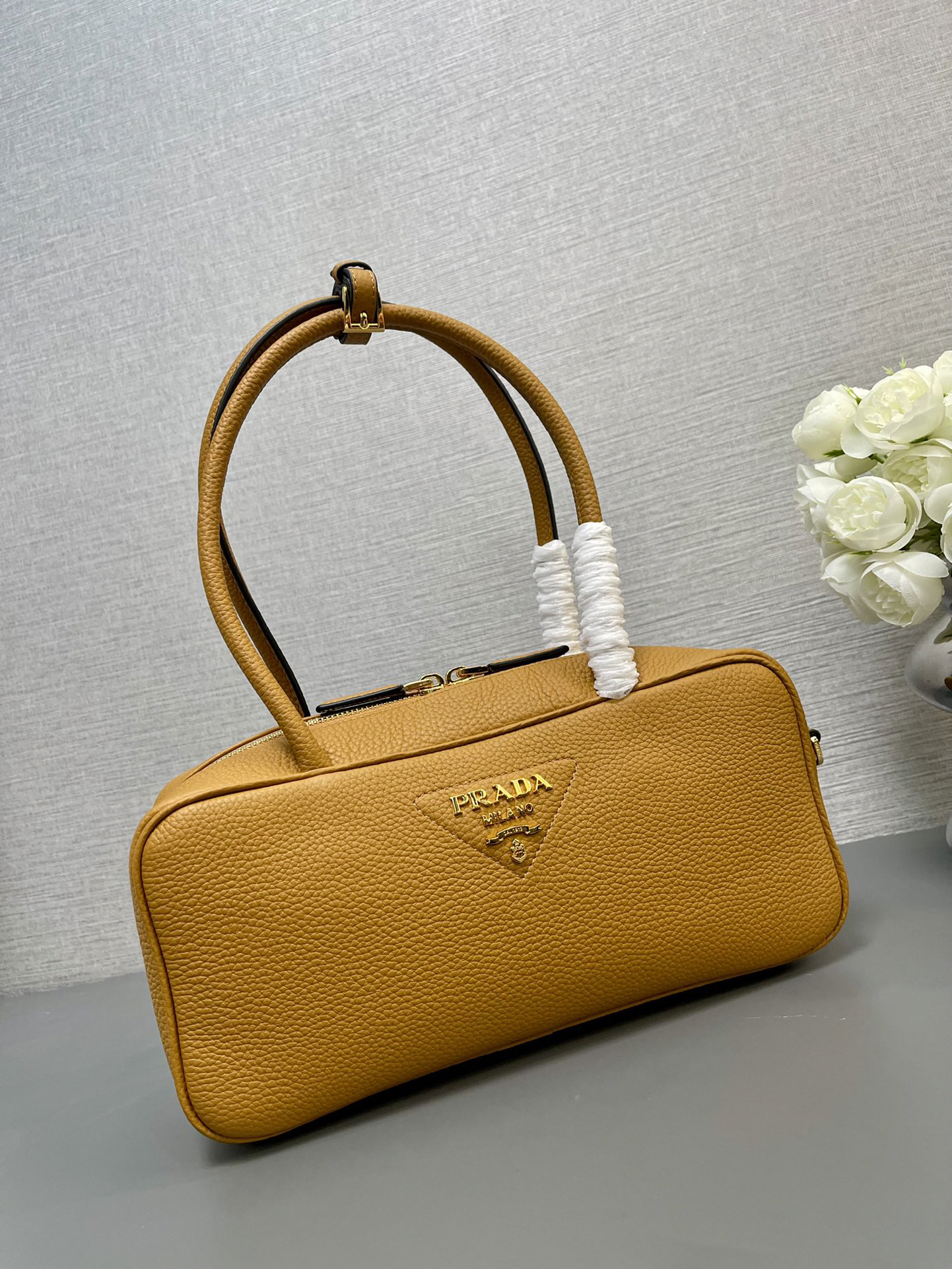 プラダ「Prada」 リジドレザー ハンドバッグ モデル