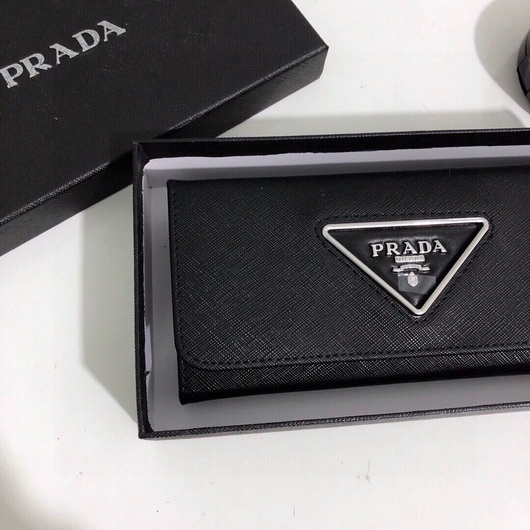 プラダ「Prada」サフィアーノレザー二つ折り財布