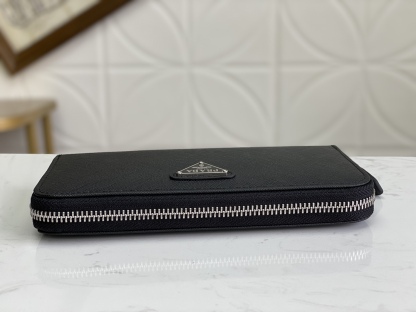 プラダ「PRADA」サフィアーノレザー 財布