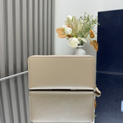 プラダ「PRADA」サフィアーノ レザー 財布