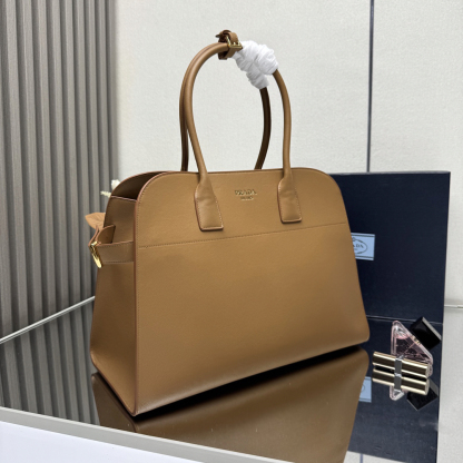 プラダ「Prada」 グランデ トートバッグ トートバッグ