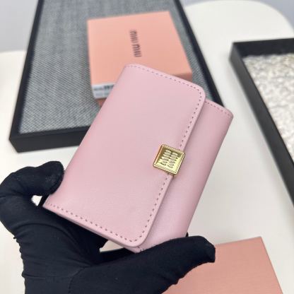 ミュウミュウ「Miu Miu」二つ折りスモールウォレット
