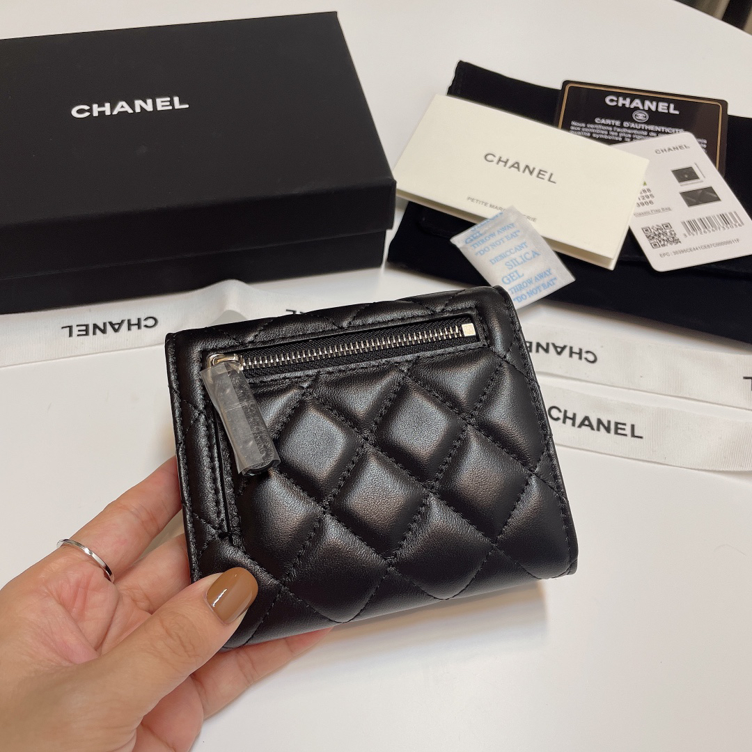 シャネル「Chanel」クラシック クイルティング トリフォールド コンパクトウォレット