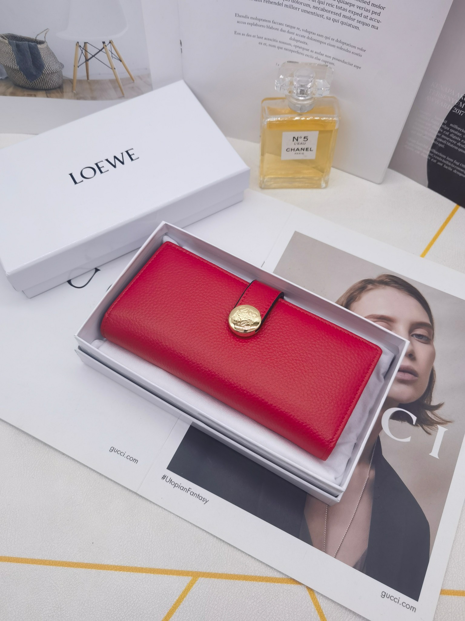 ロエベ「LOEWE」ぺブル バーティカル ウォレット ミディアム