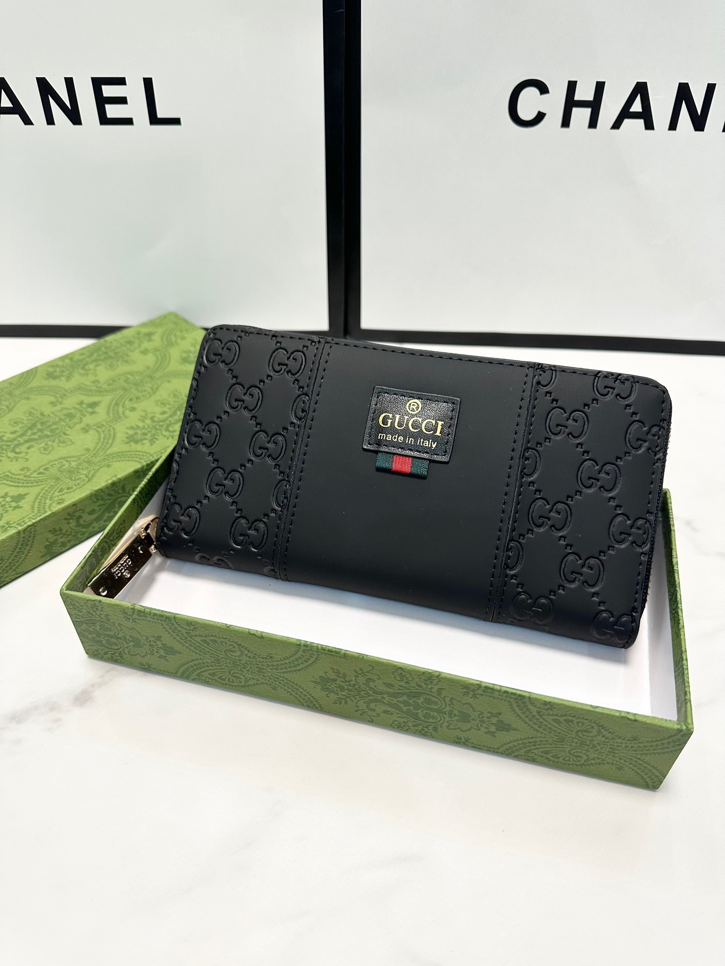 グッチ「Gucci」シグネチャー レザー ウェブ ジップアラウンドウォレット