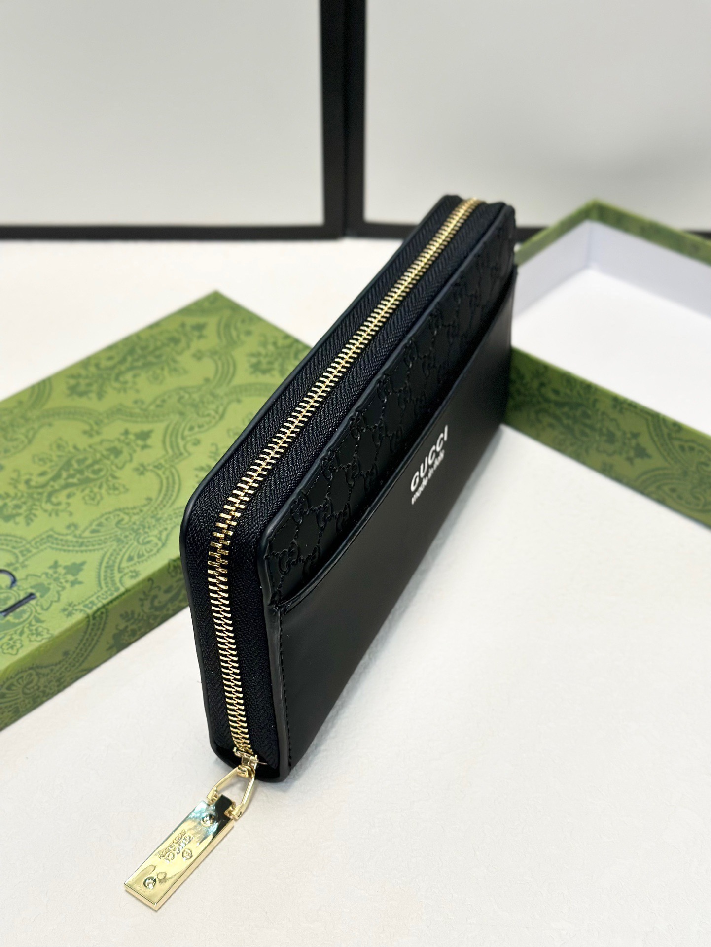 グッチ「Gucci」シグネチャー レザー ウェブ ジップアラウンドウォレット