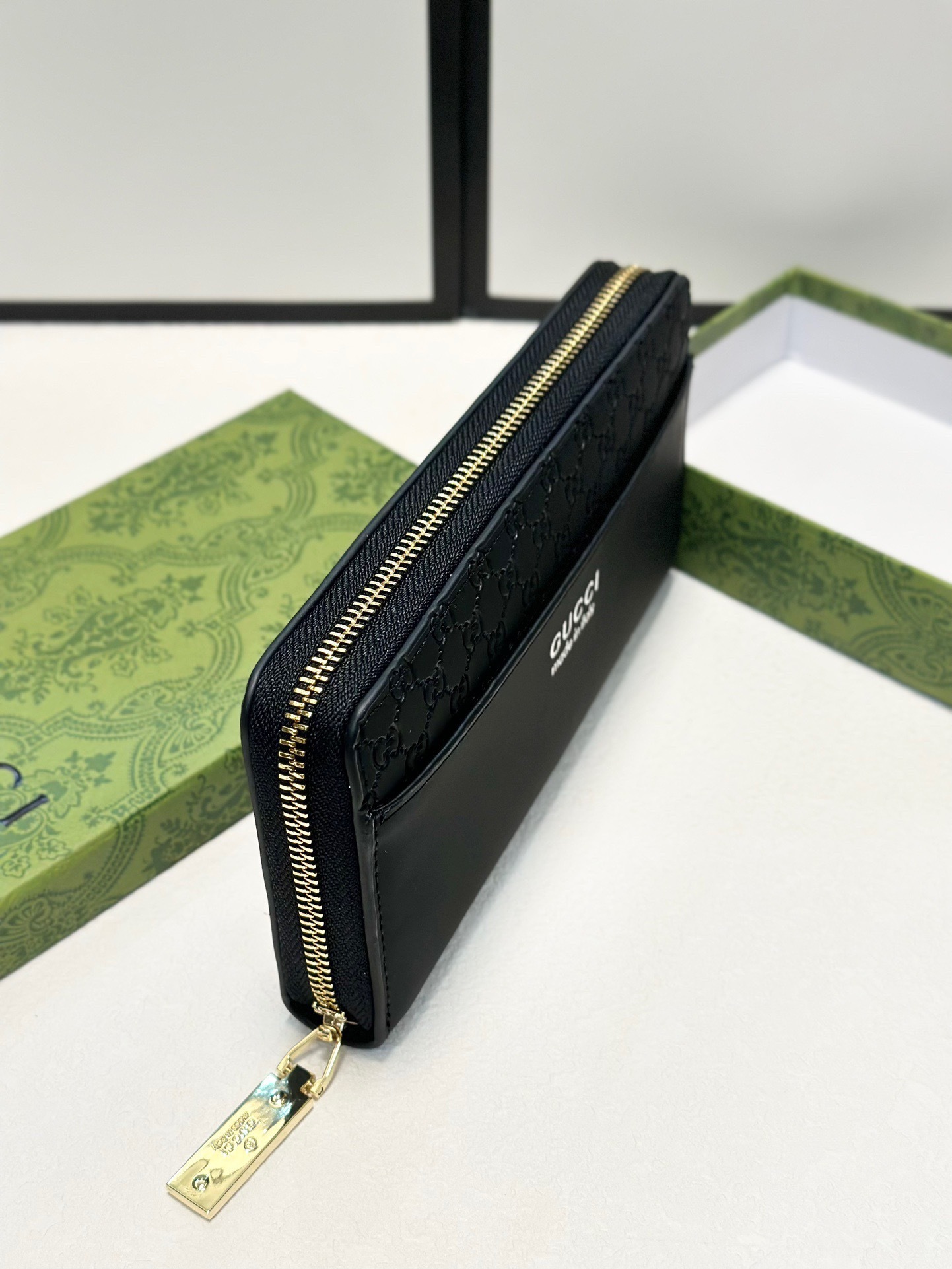 グッチ「Gucci」シグネチャー レザー ウェブ ジップアラウンドウォレット