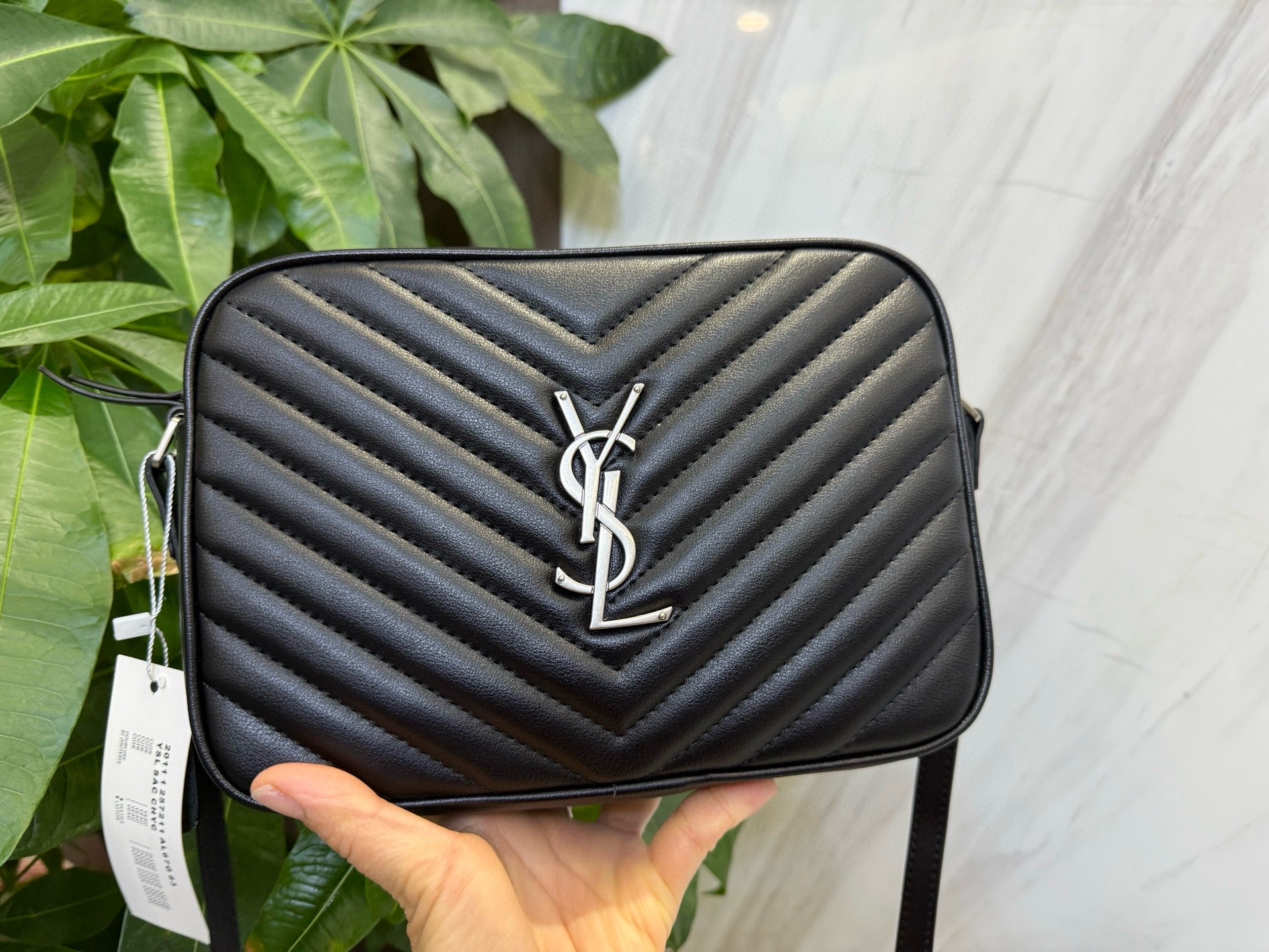 サンローラン「Saint Laurent」 LOU キルティング レザー カメラバッグ