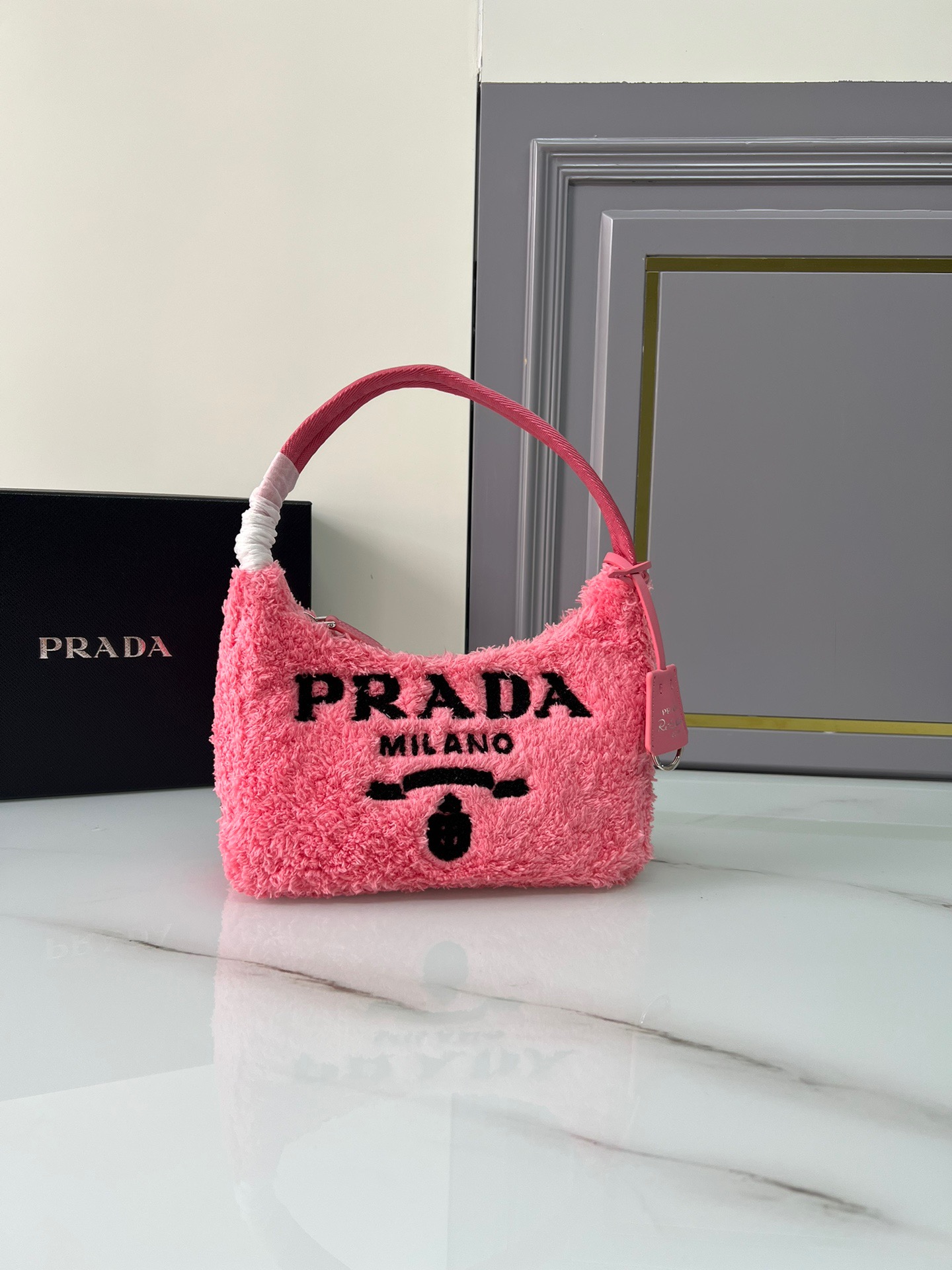 プラダ「Prada」Re-Edition 2000 タオル地 ホボ バッグ  ミニバッグ