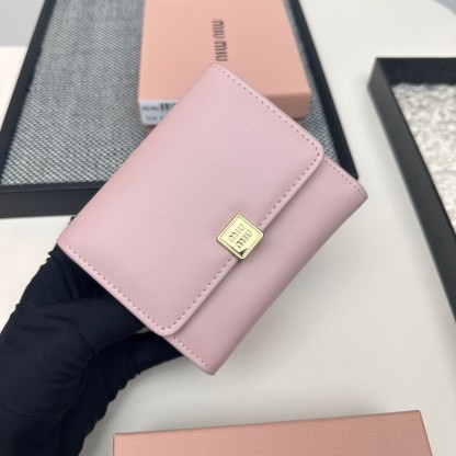 ミュウミュウ「Miu Miu」多機能二つ折りスモールウォレット-ISETAN PRESTIGE CURATED