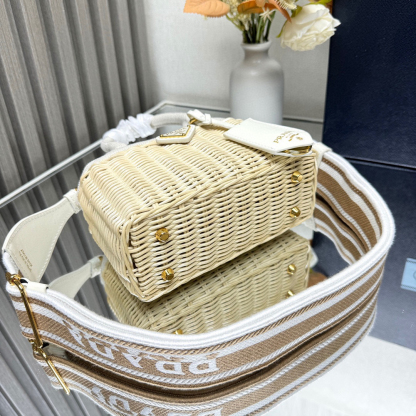 プラダ「Prada」2024春夏 ウィッカー&キャンバストートバッグ