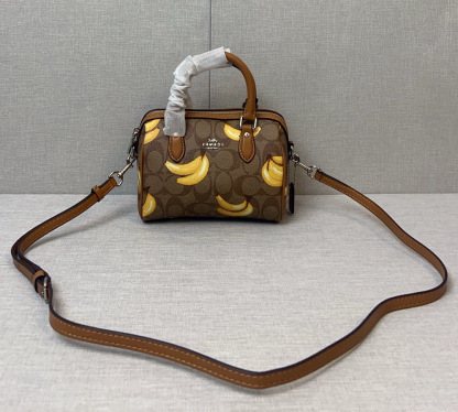 コーチ「Coach」Banana ボストン ピロー バッグ