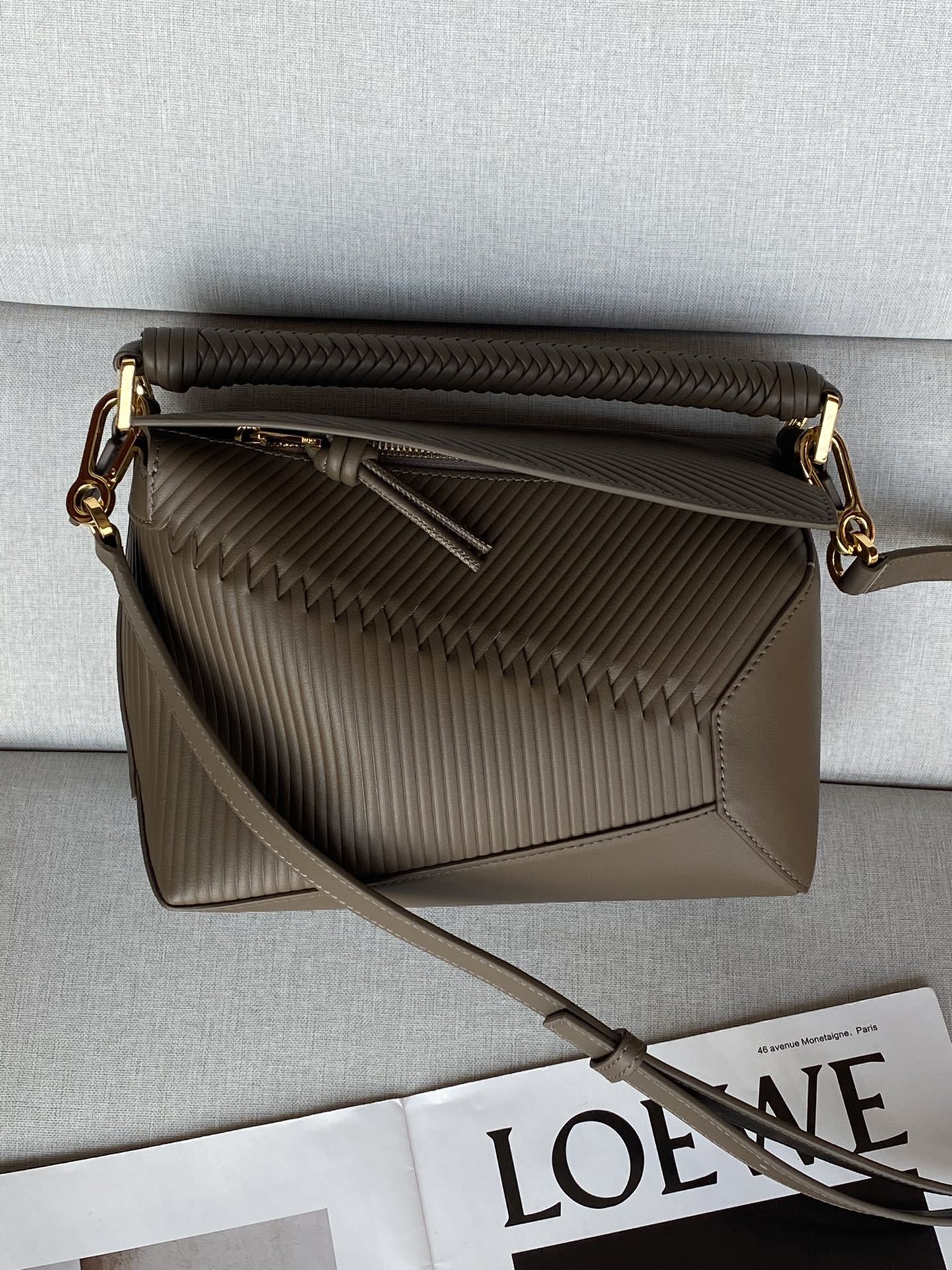 ロエベ「Loewe」秋冬 オリーブグリーン トランペット牛革 Puzzle ハンドバッグ