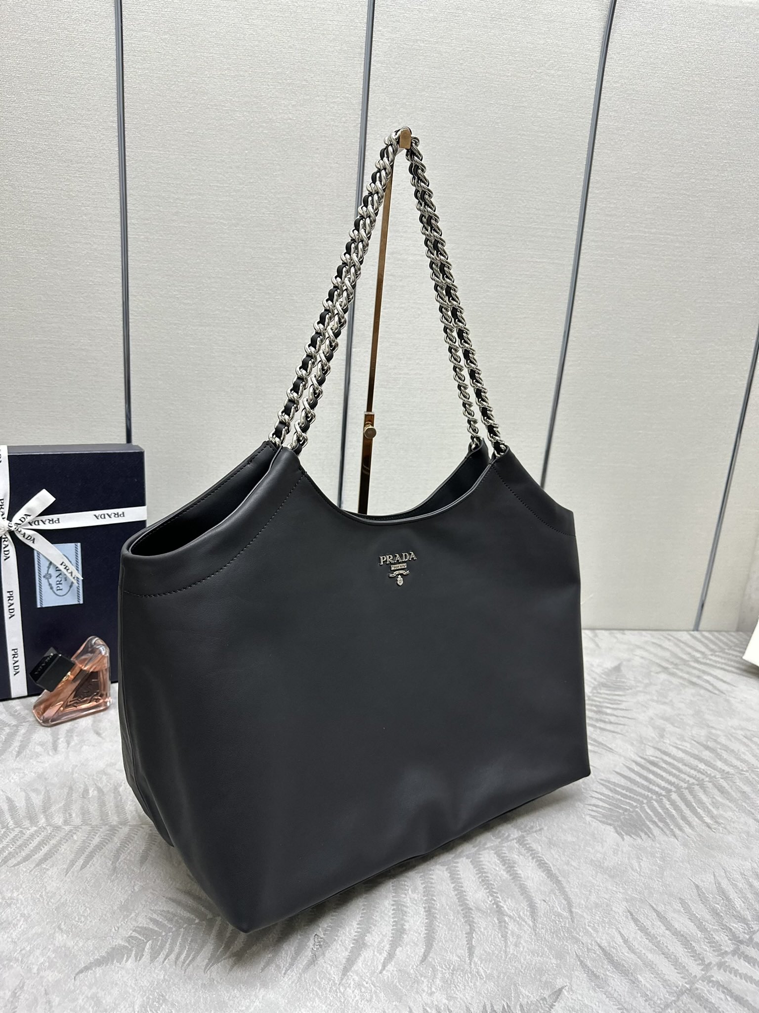 プラダ「Prada」ヴィンテージ ラージトートバッグ