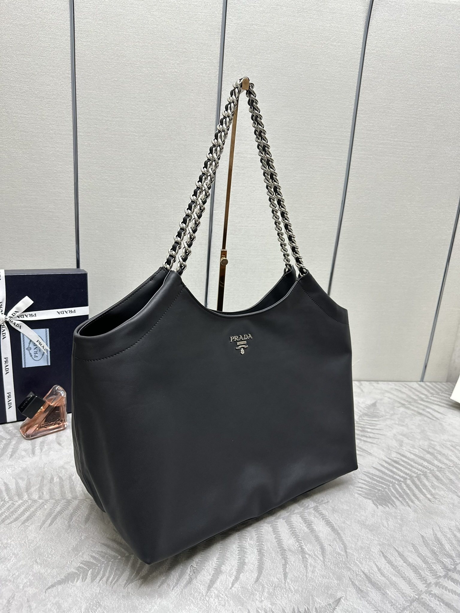 プラダ「Prada」ヴィンテージ ラージトートバッグ