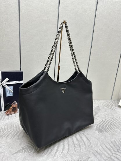 プラダ「Prada」ヴィンテージ ラージトートバッグ