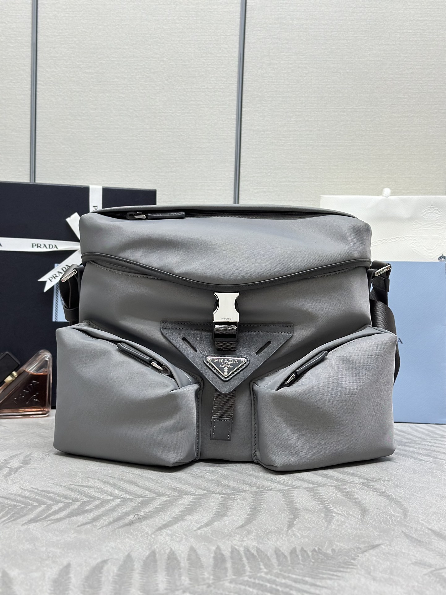 プラダ「Prada」 テッスート メンズショルダーバッグ