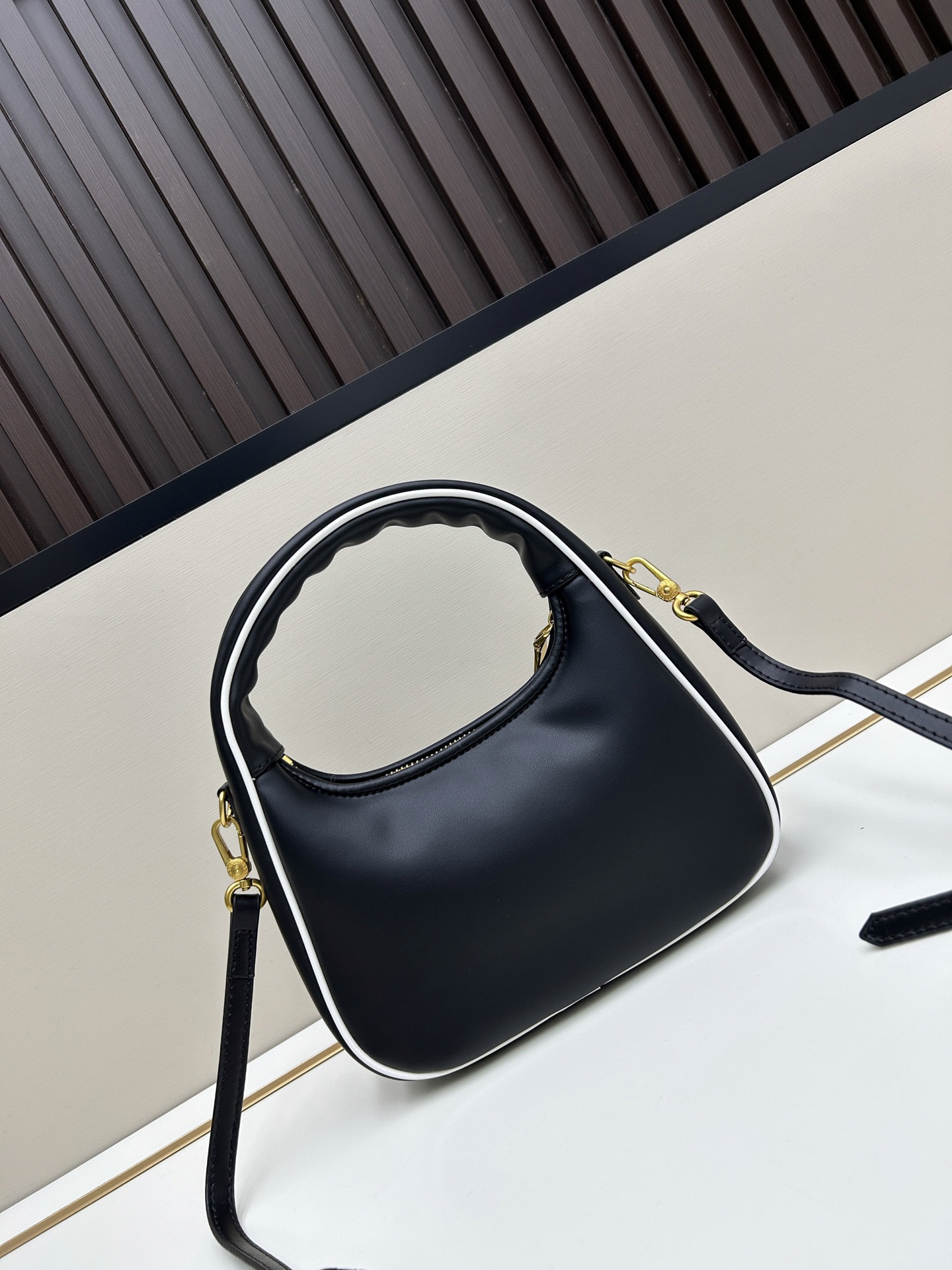 ミュウミュウ「Miu Miu」カラーブロック アンダーアームバッグ