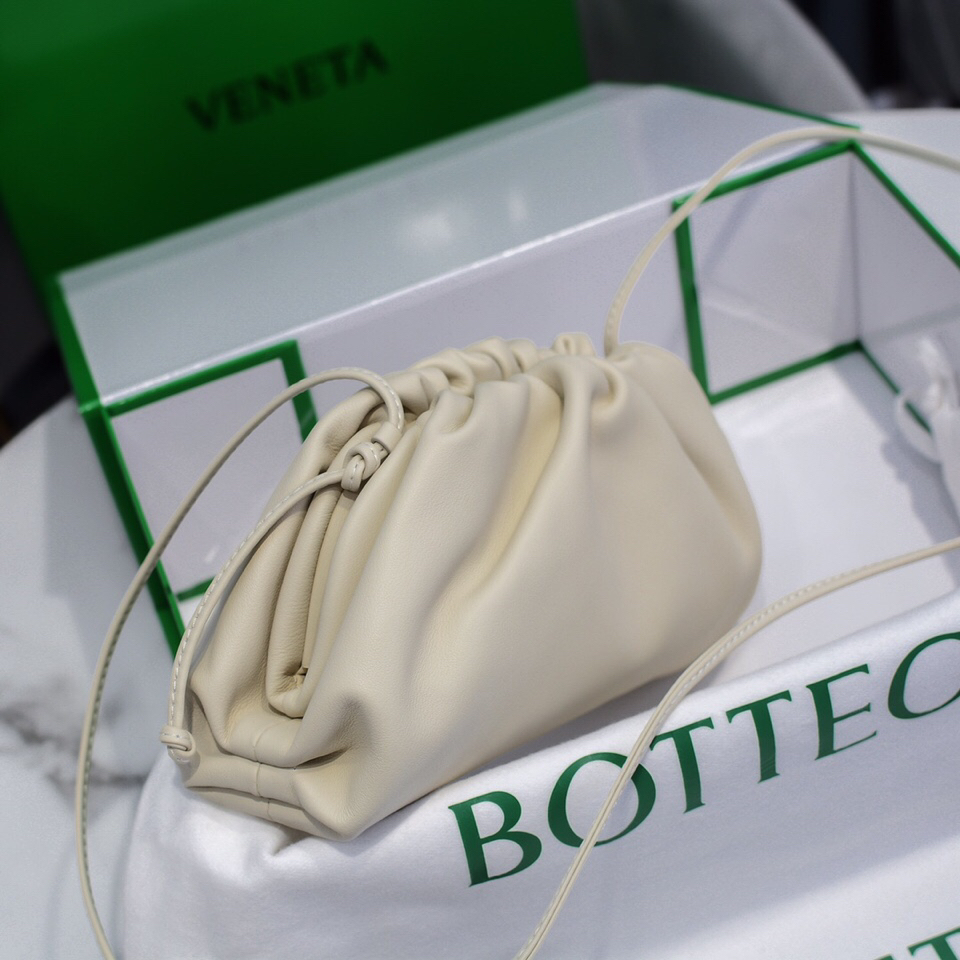 ボッテガ・ヴェネタ「Bottega Veneta」  ミニ クラウド ショルダー＆クラッチバッグ