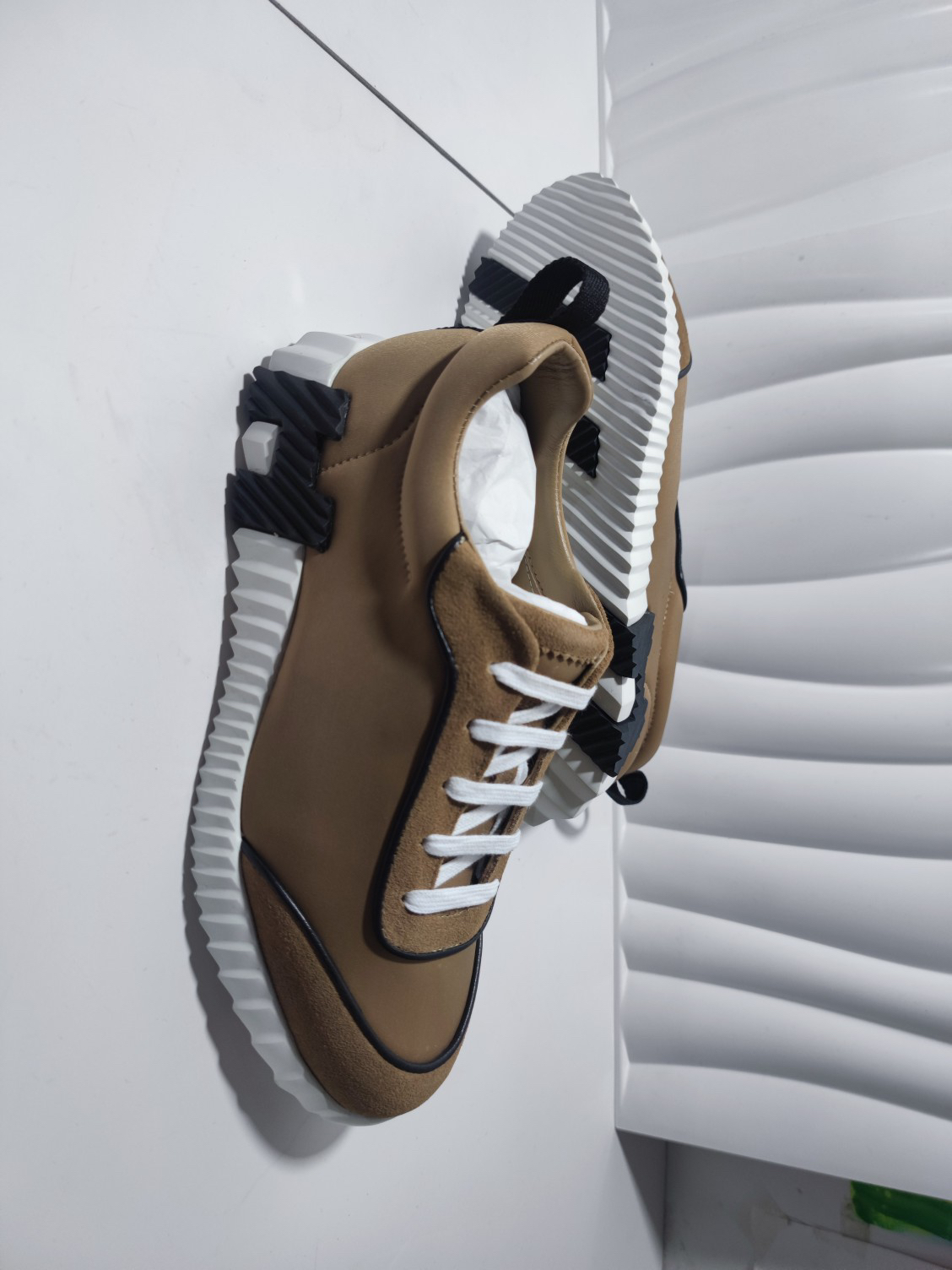 エルメス［Hermès］テックフュージョン スニーカー