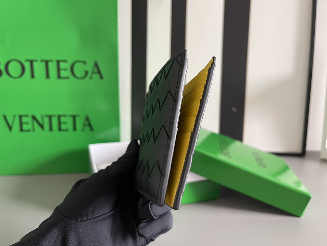 ボッテガ・ヴェネタ「Bottega Veneta」イントレチャート ミディアムコインケース