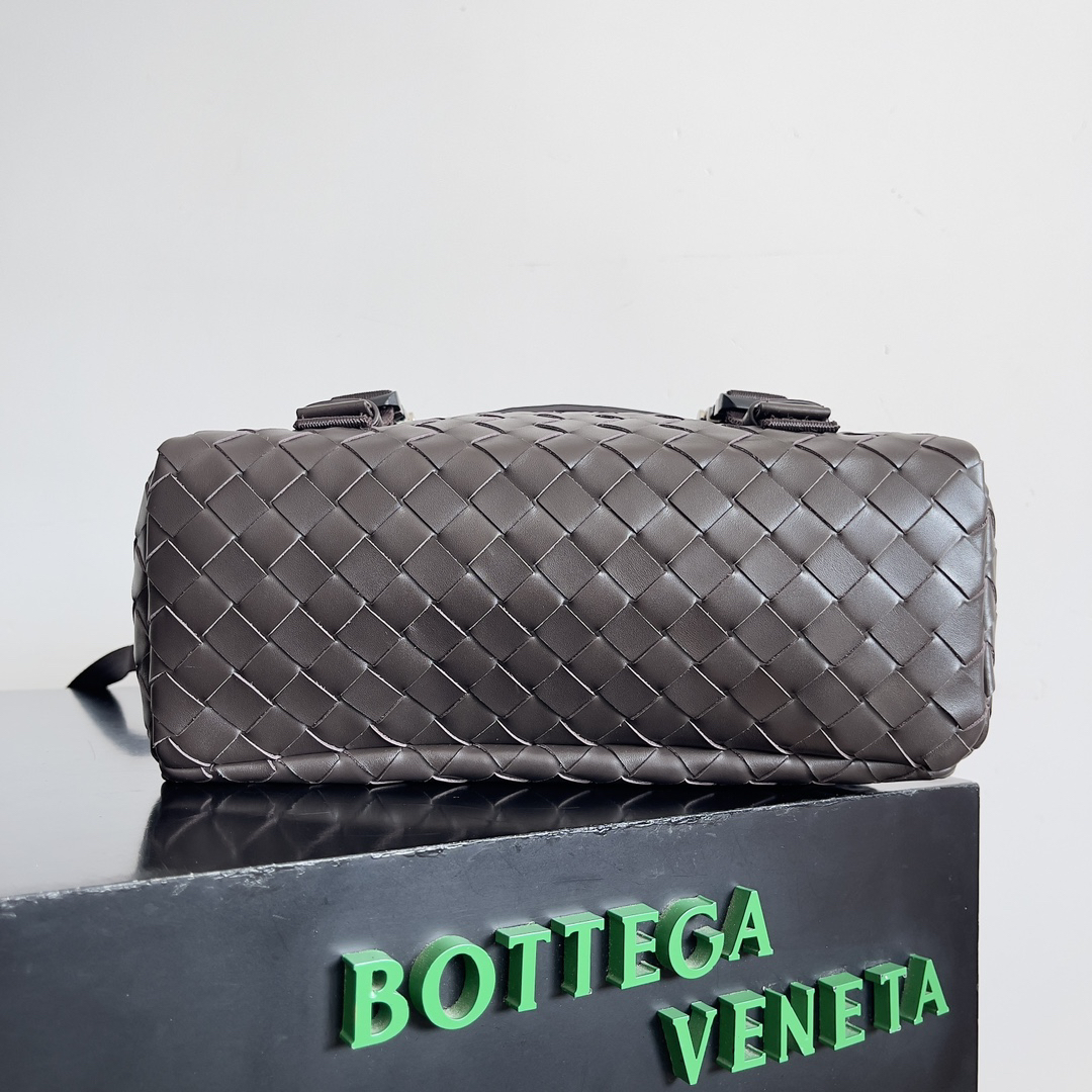 ボッテガ・ヴェネタ「Bottega Veneta」スムースレザー ユニセックスショルダーバッグ