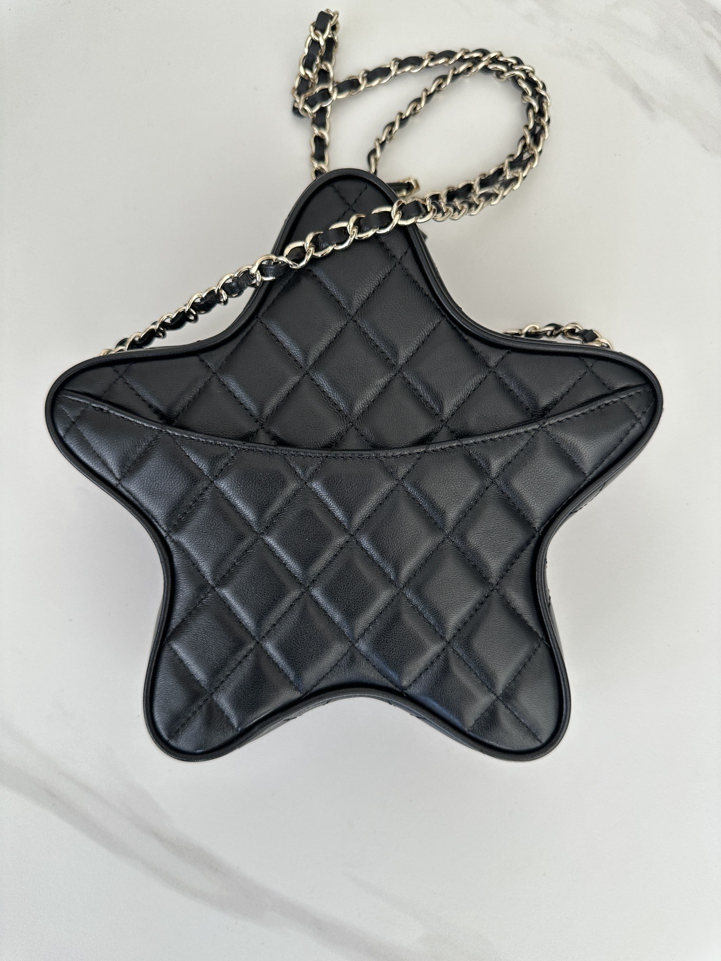 シャネル「Chanel」クラシック フラップ 菱目縫い ショルダーバッグ