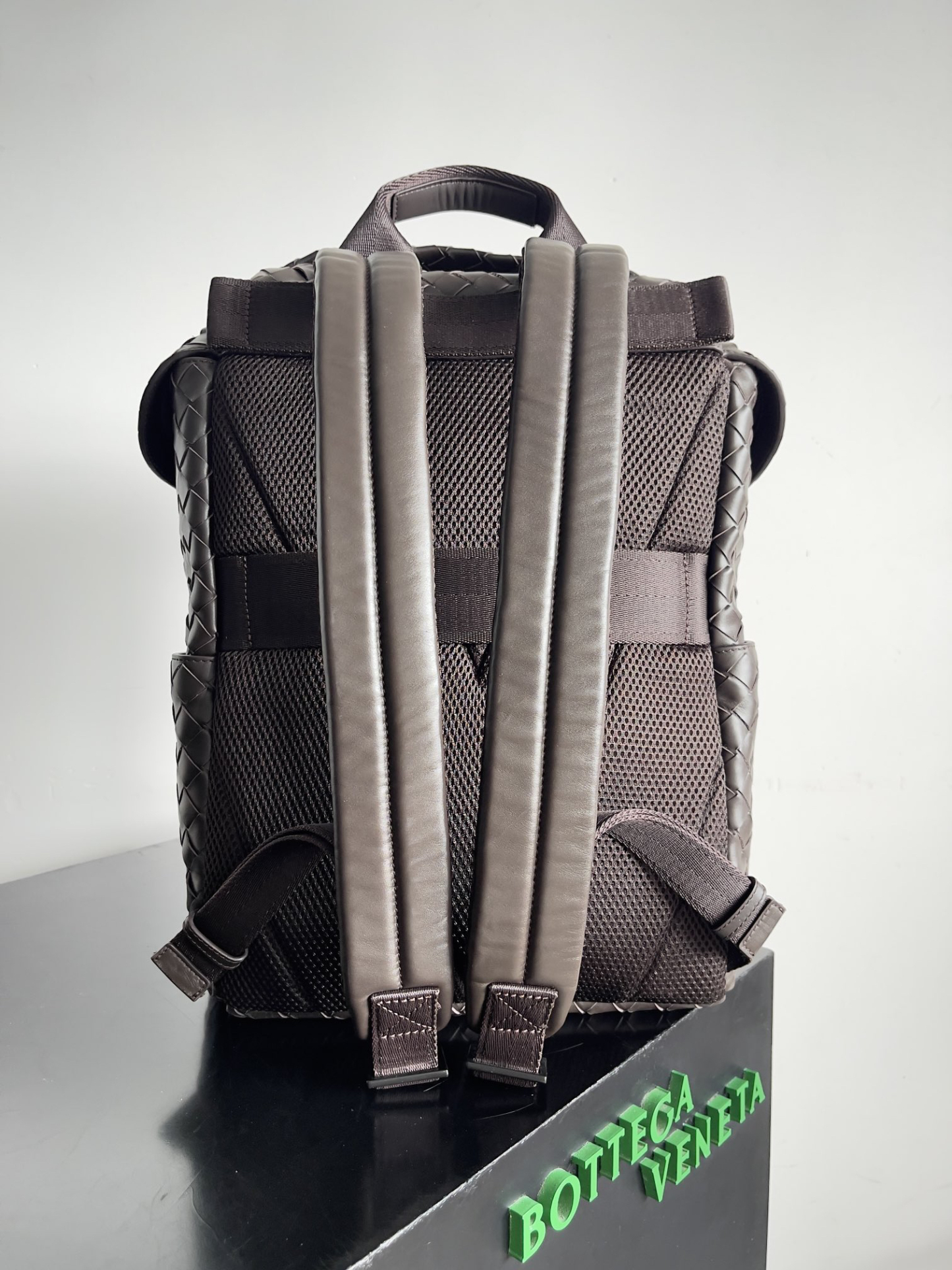 ボッテガ・ヴェネタ「Bottega Veneta」 イントレチャート メンズバックパック