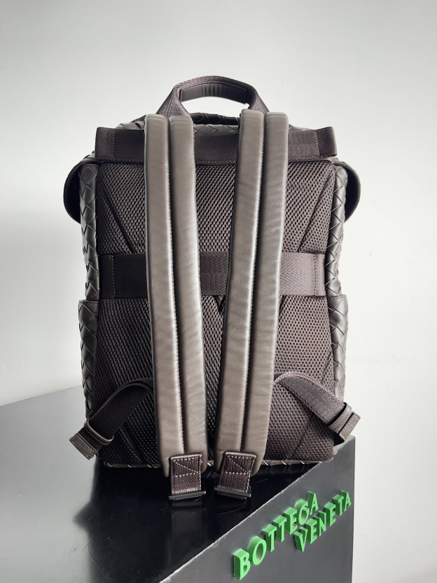 ボッテガ・ヴェネタ「Bottega Veneta」 イントレチャート メンズバックパック