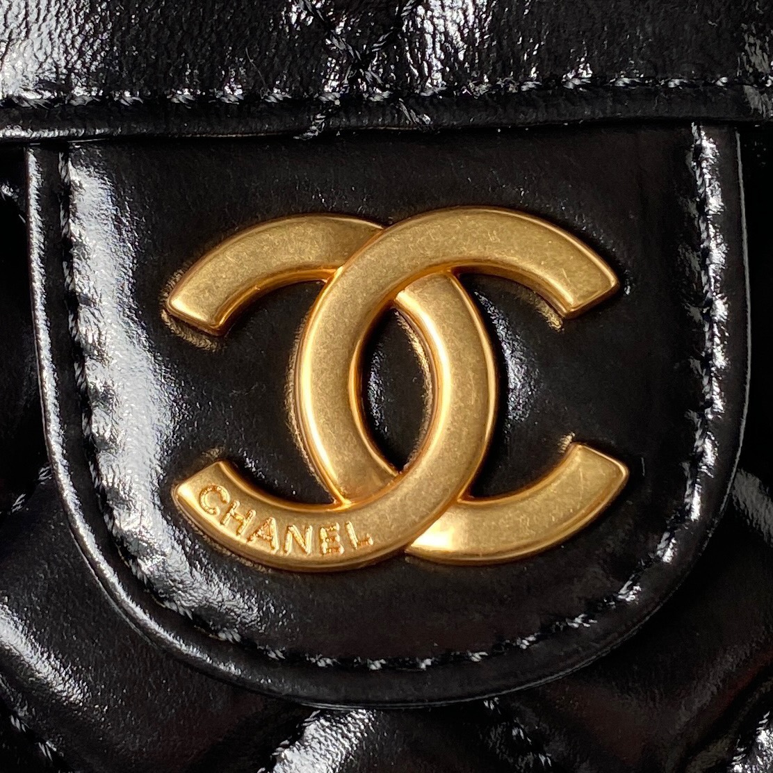 シャネル「Chanel」 スモール オイルドレザー ホーボーショルダーバッグ