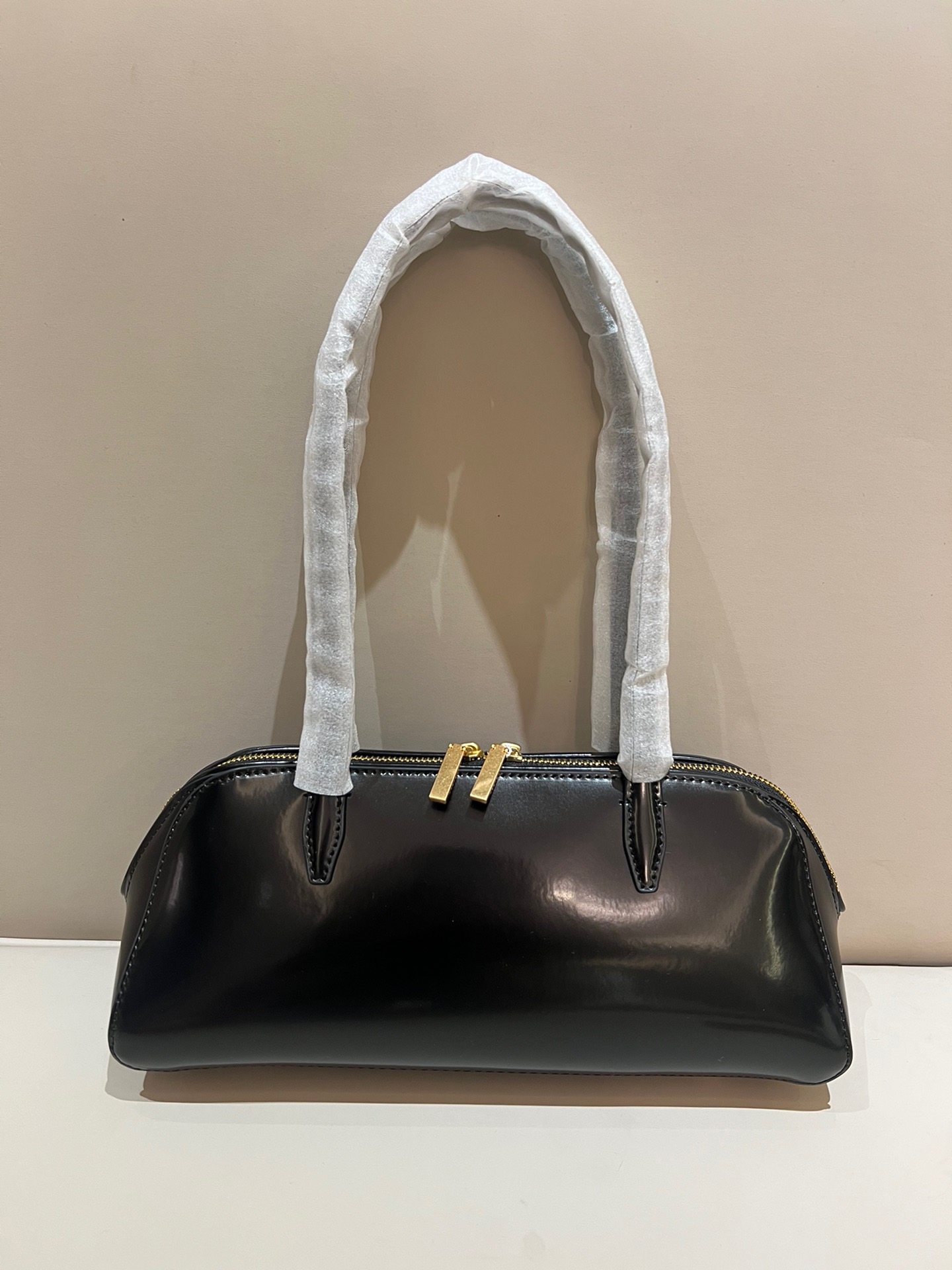 トリー バーチ「Tory Burch」ロビンソン スパッツォラート ウェッジ ラッカーレザー ロングハンドバッグ