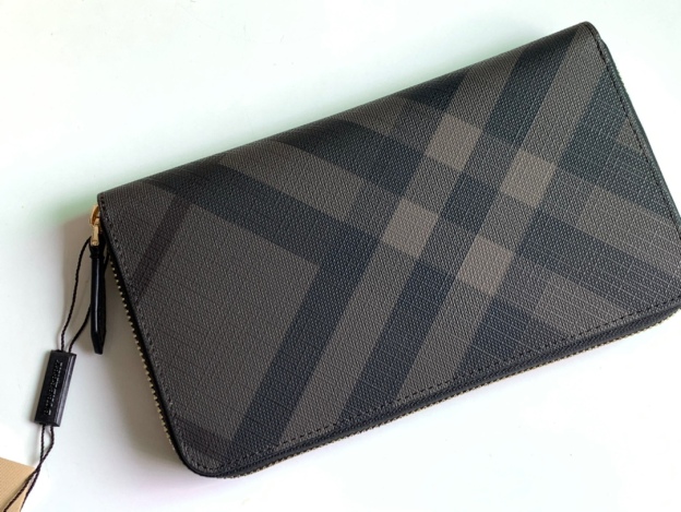 バーバリー「Burberry」チェック柄 ラージジッパーウォレット