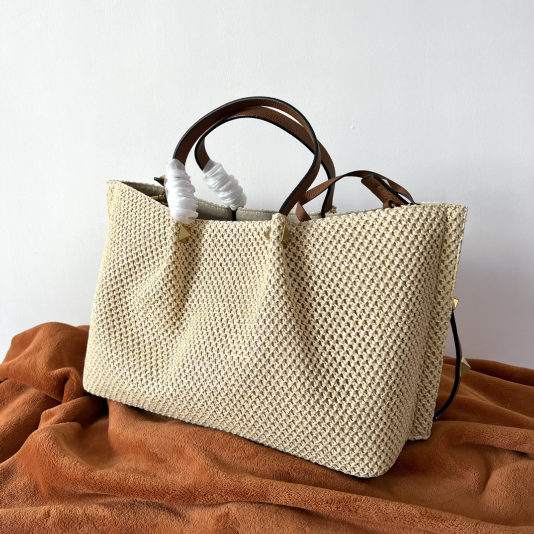 ヴァレンティノ「Valentino」ラフィア編みレザーハンドルトートバッグ