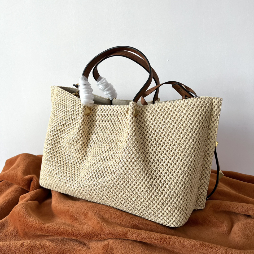 ヴァレンティノ「Valentino」ラフィア編みレザーハンドルトートバッグ