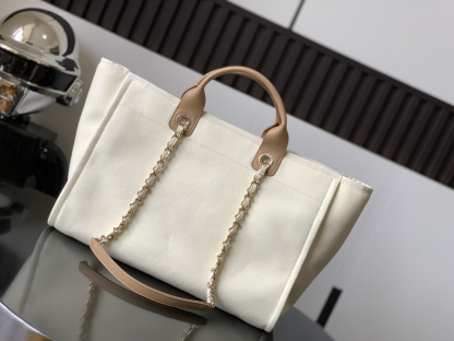 シャネル「Chanel」春夏新作 パールロゴ キャンバス ビーチトートバッグ