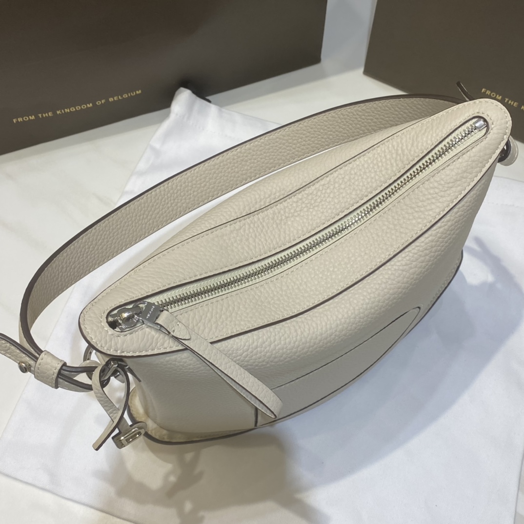 デルヴォー「Delvaux」ショルダーバッグ