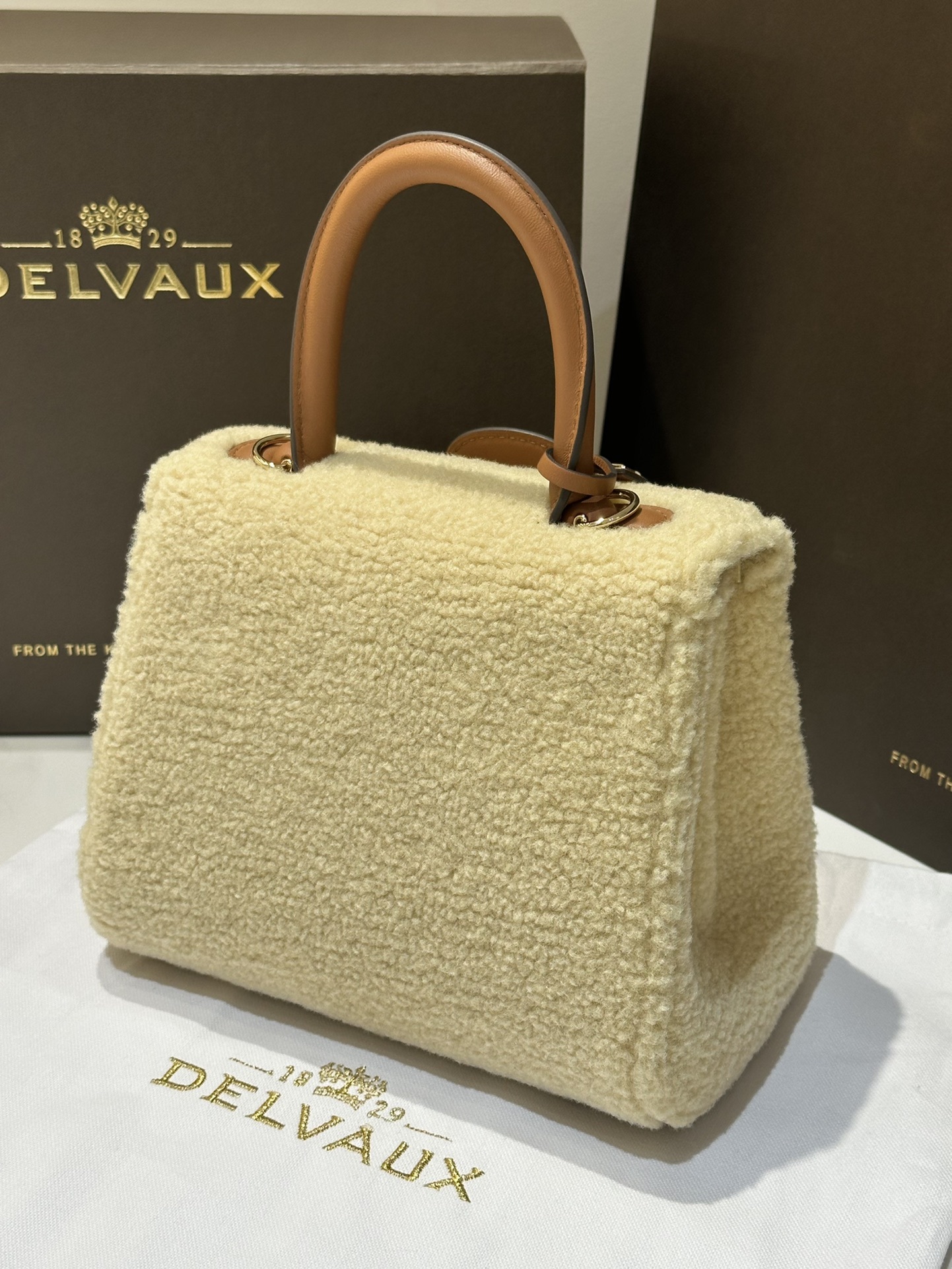 デルヴォー「Delvaux」Shearling Shoulder Bag
