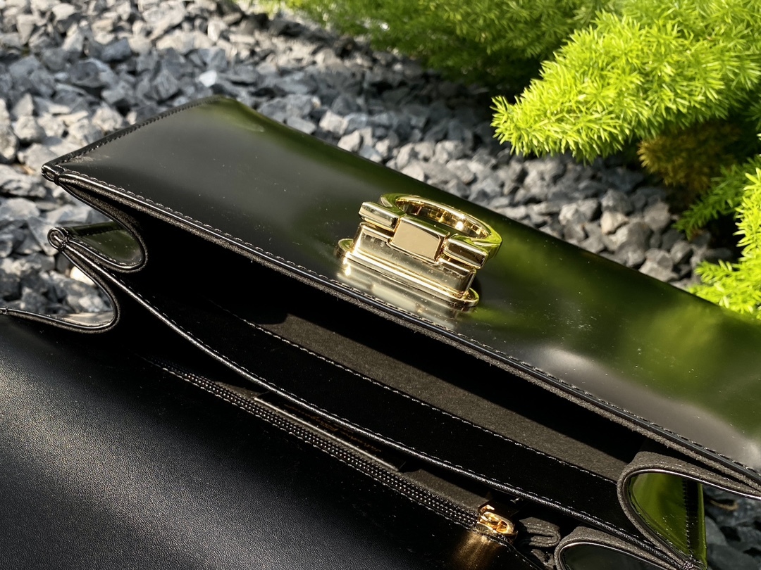 フェラガモ「Ferragamo」ミュージアムコレクション レトロラージトートバッグ