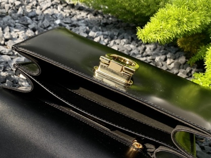 フェラガモ「Ferragamo」ミュージアムコレクション レトロラージトートバッグ