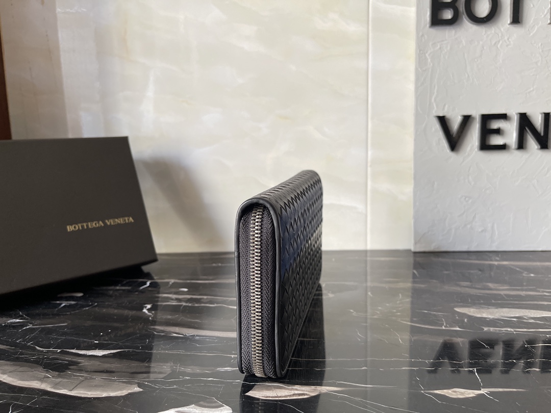 ボッテガ・ヴェネタ「Bottega Veneta」イントレチャート ザッパー ウォレット