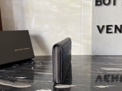 ボッテガ・ヴェネタ「Bottega Veneta」イントレチャート ザッパー ウォレット