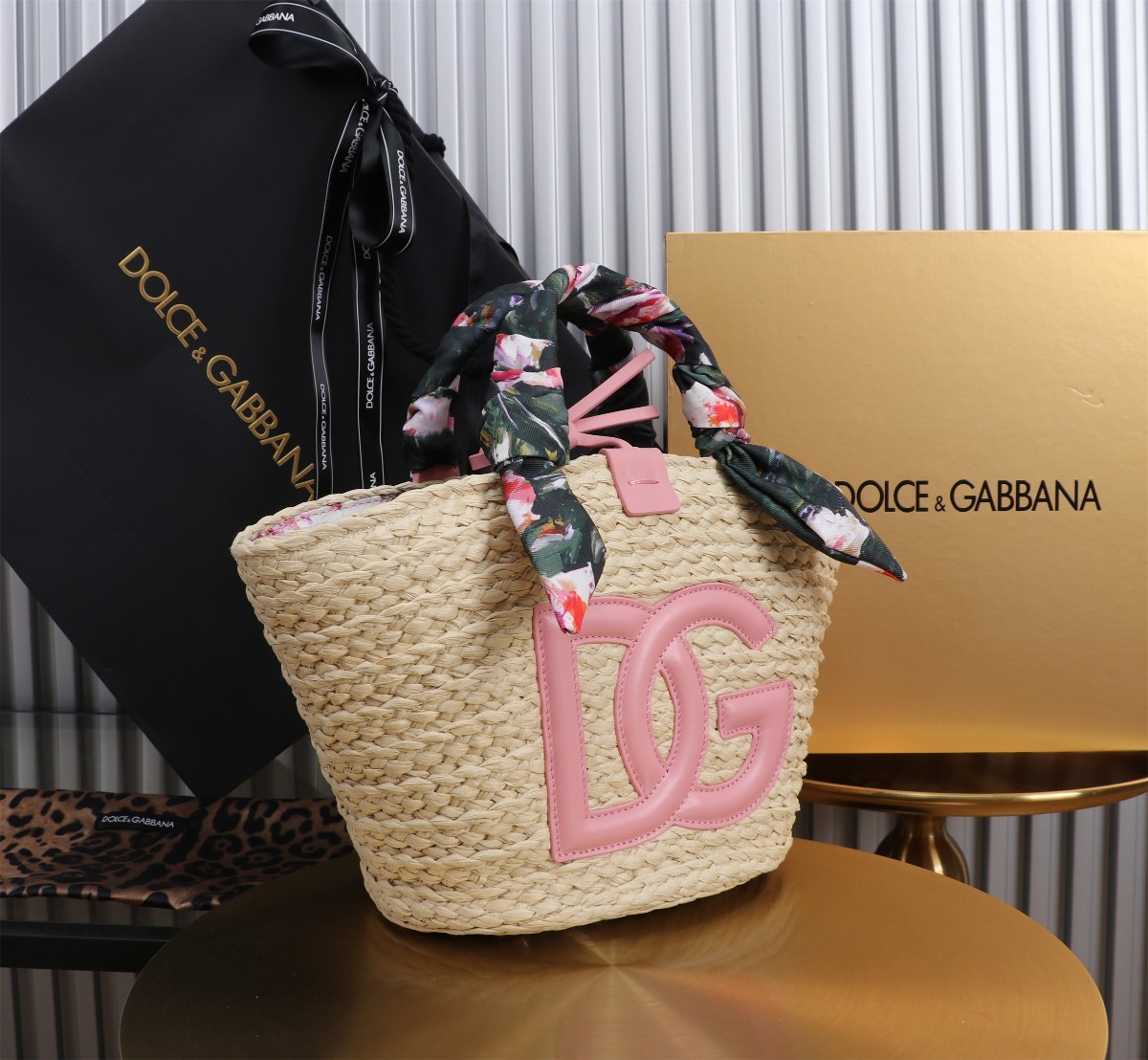 ドルチェ・アンド・ガッバーナ「D&G」 大容量タン トートバッグ