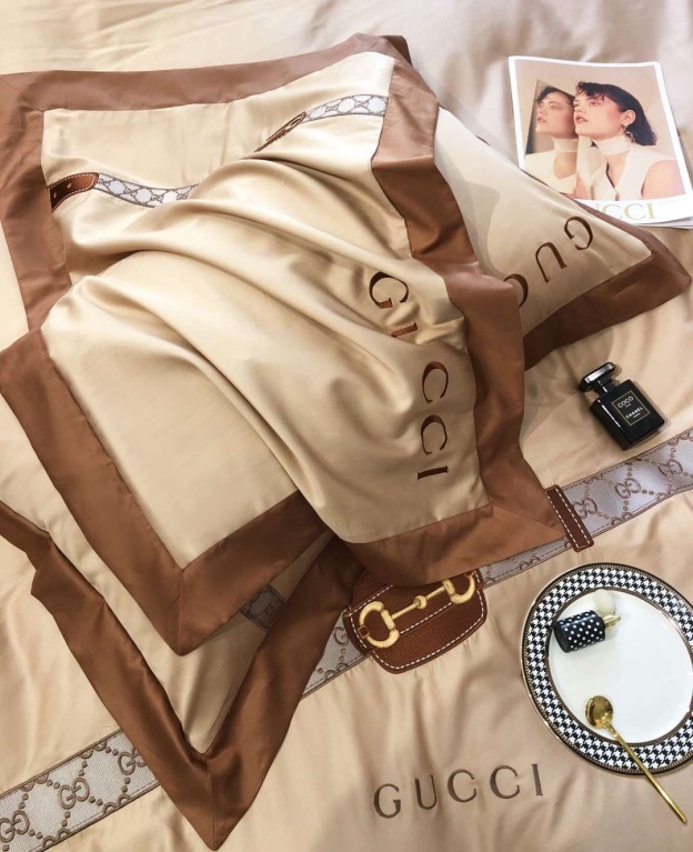 グッチ「Gucci」プレミアムコットン ゴールド＆シルバー刺繍 4点セット