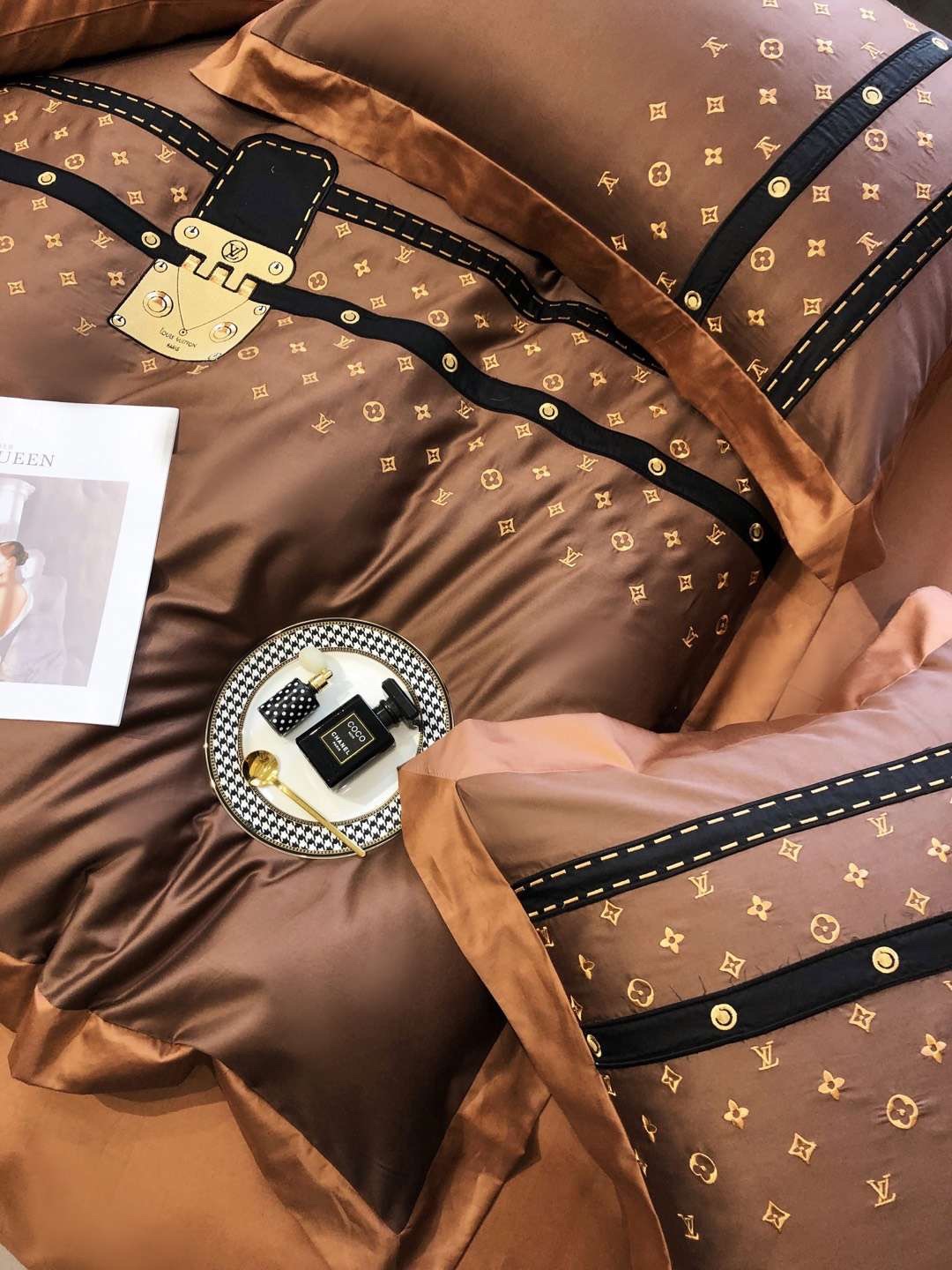 ルイ・ヴィトン「Louis Vuitton」プレミアムコットン ゴールド＆シルバー刺繍 4点セット