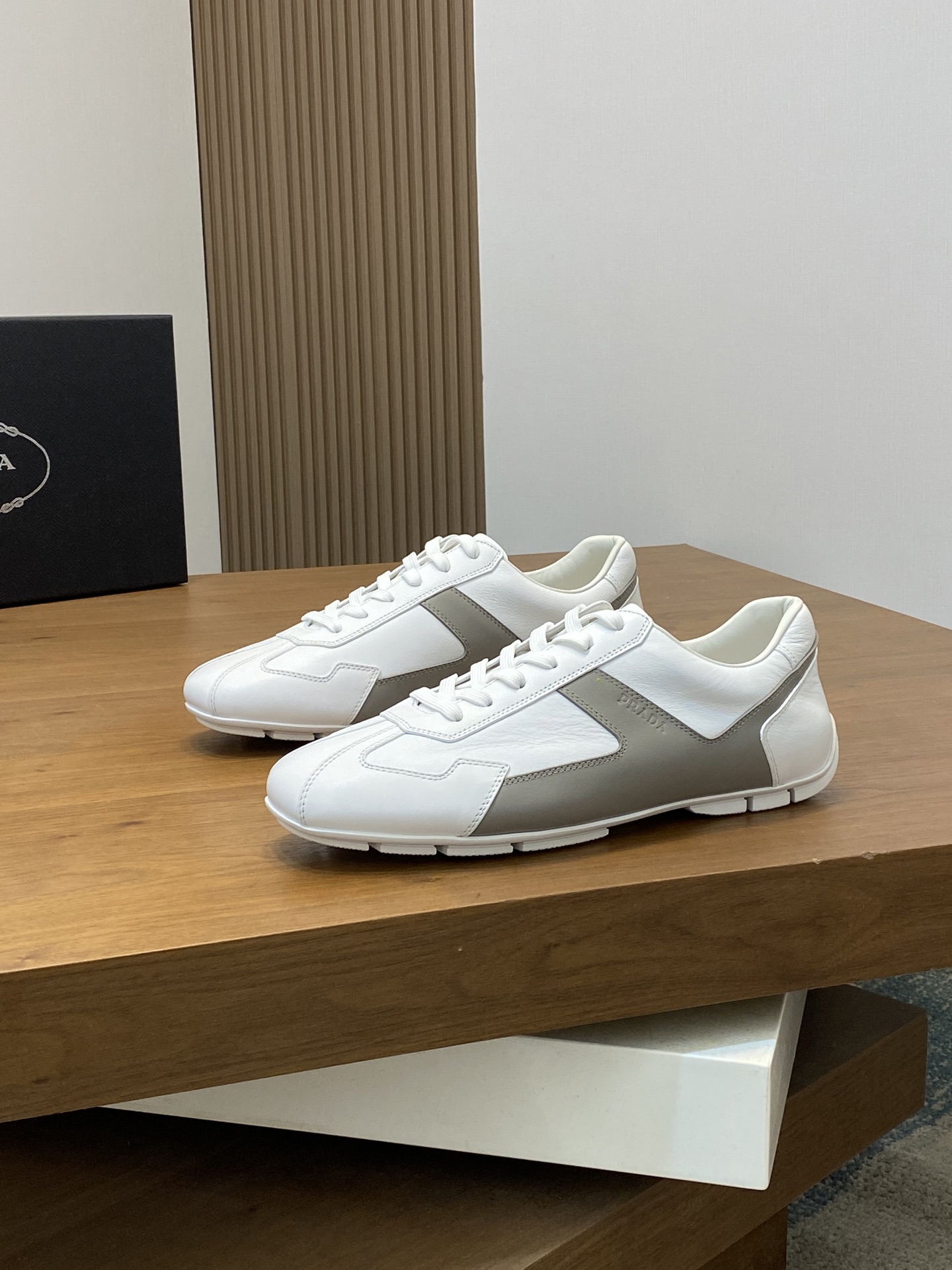 プラダ［Prada］America's Cup レザースニーカー（メンズ）