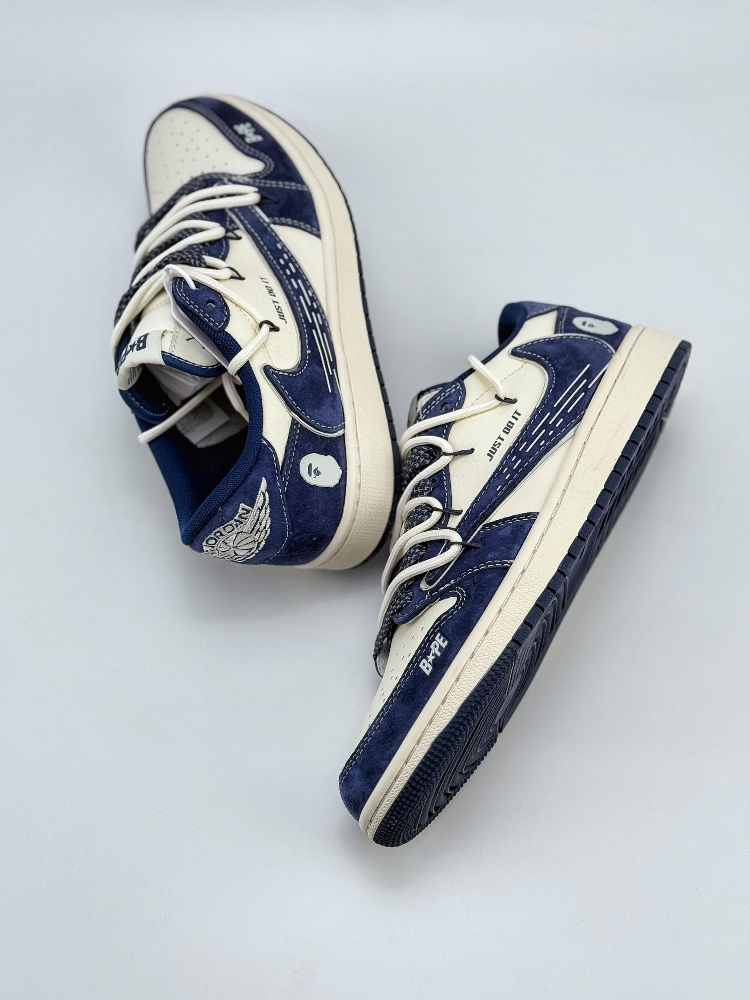 「コラボモデル」Travis Scott x Nikeエアジョーダン 1 ロー 'ミッドナイト ネイビー' - スニーカー