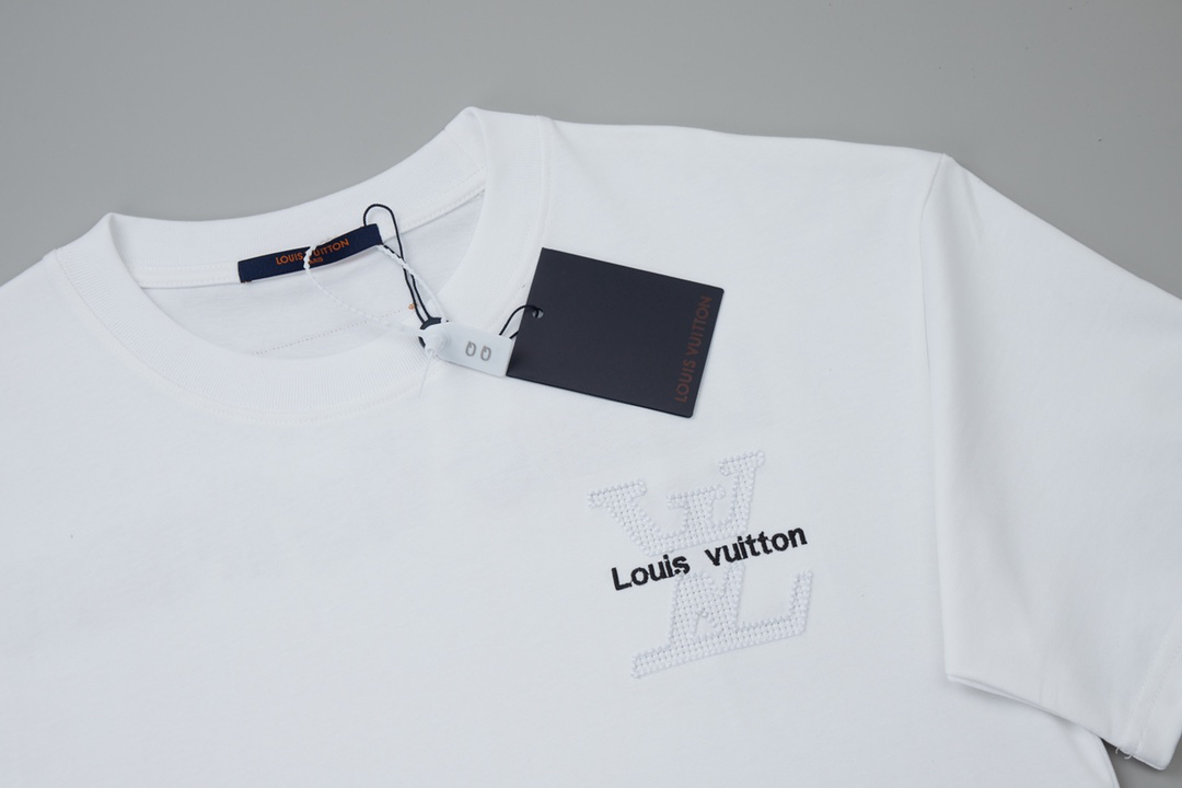 ルイ・ヴィトン「Louis Vuitton」25SS スプリング コレクション カットアウトエンブロイダリー LVロゴ ショートスリーブTシャツ（メンズ）